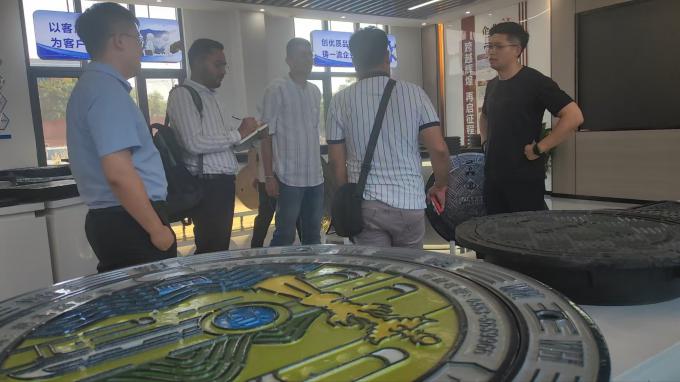 印度客户莅临参观路中宝井盖赢得国际市场青睐